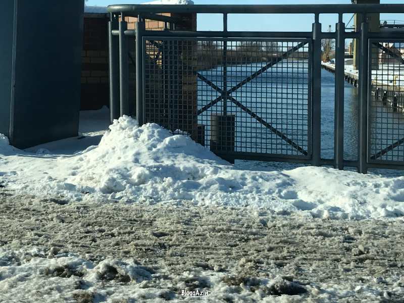 Schnee und Glätte in der Stadt - gefährlicher Schneematsch